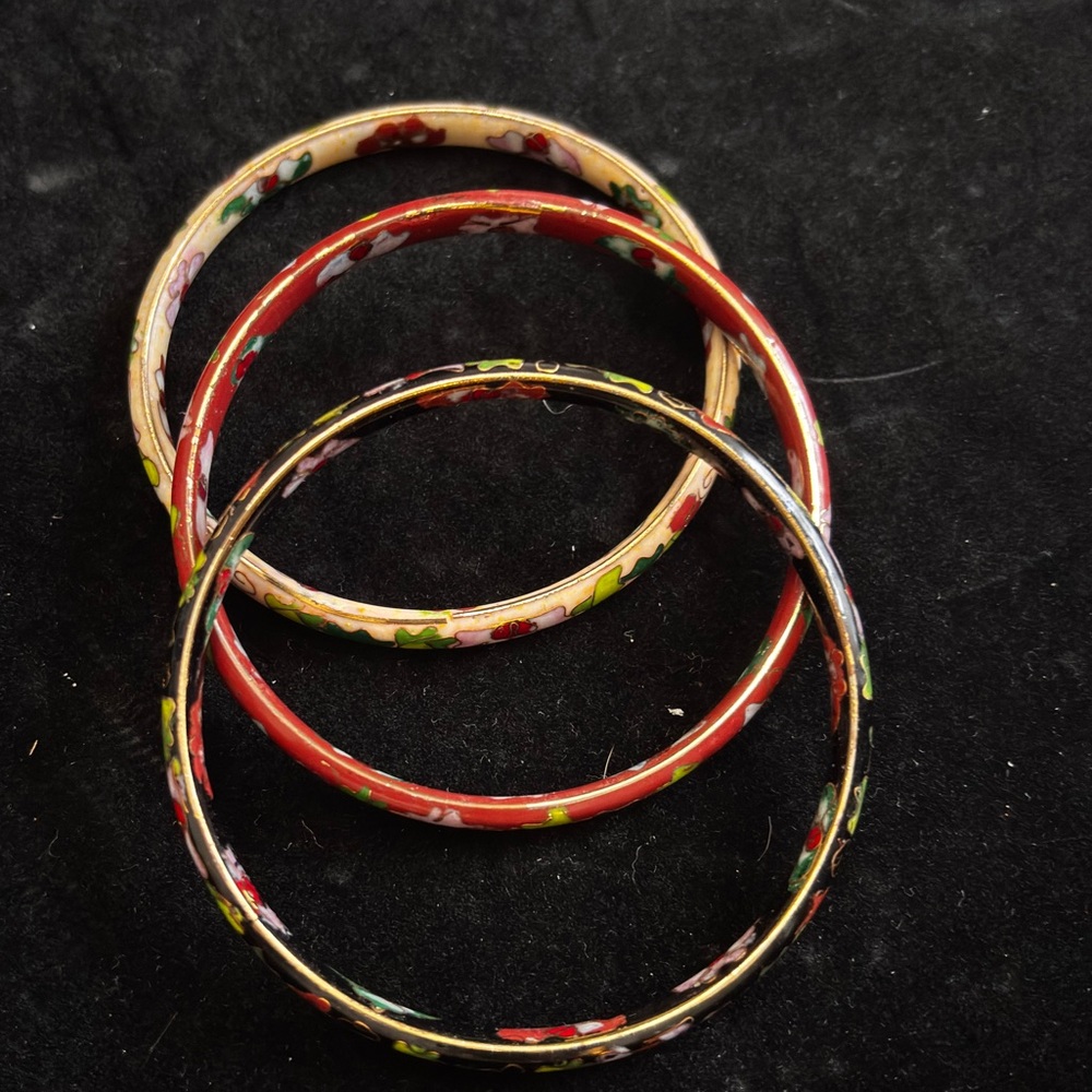 Cloisonné red black and cream Bangle Set
